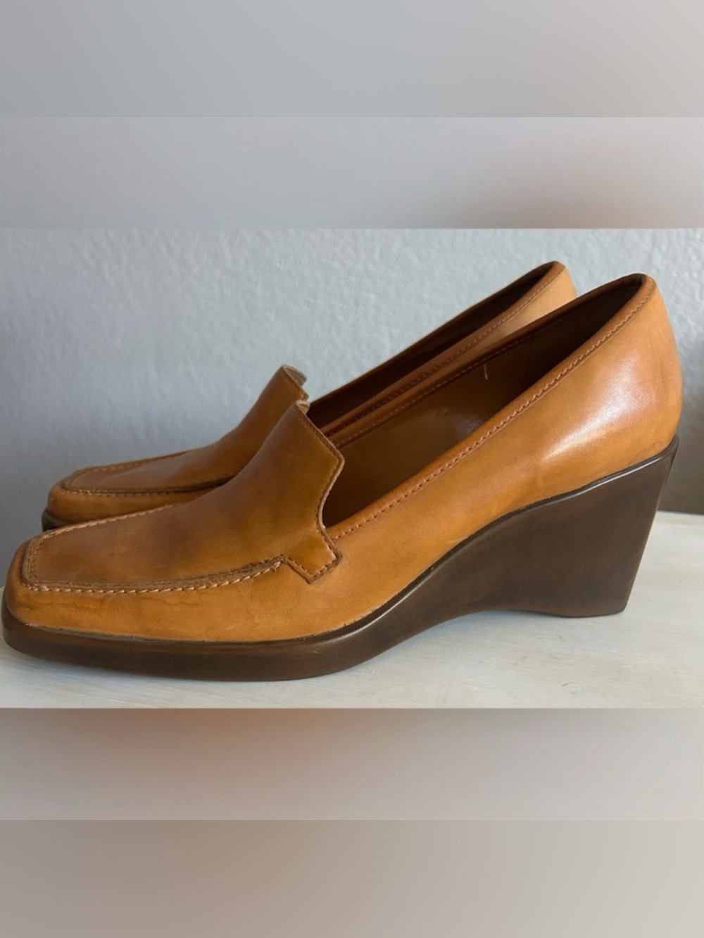 Diba wedge heeled loafer, tan camel color and dark brown, women’s size 8.